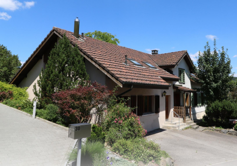 2-Familienhaus mit grossem Umschwung