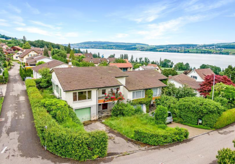 Doppeleinfamilienhaus-Hälfte mit Garage und Garten